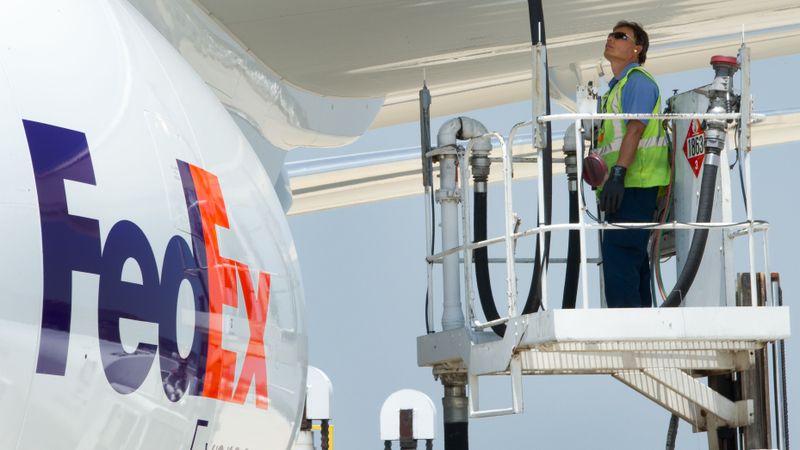 FedEx par 4,4 miljardiem eiro iegādājas TNT Express