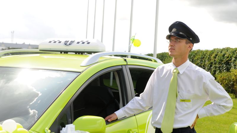 Naglis: draudi un taksometru vadītāju fiziska iespaidošana ir regulāra parādība