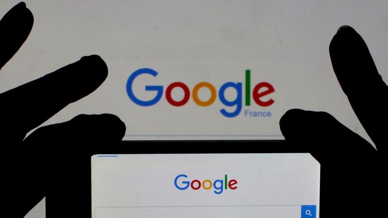 Kritizē Google par sekošanu viedtālruņu atrašanās vietai