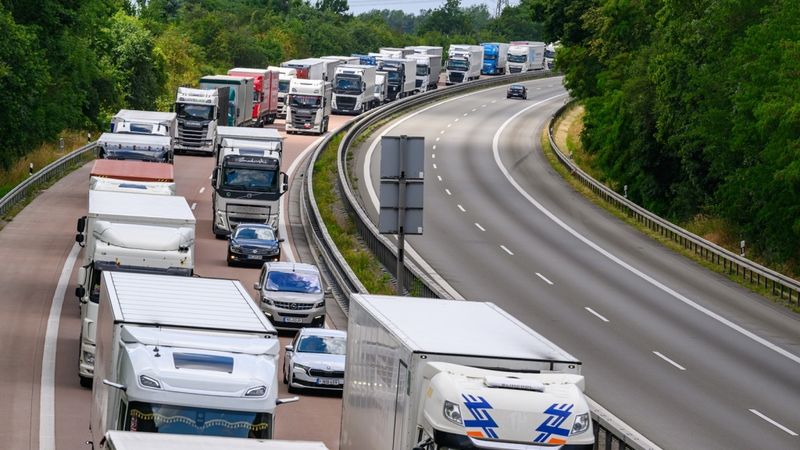 Vācijā pie Polijas robežas izveidojies sastrēgums septiņu kilometru garumā