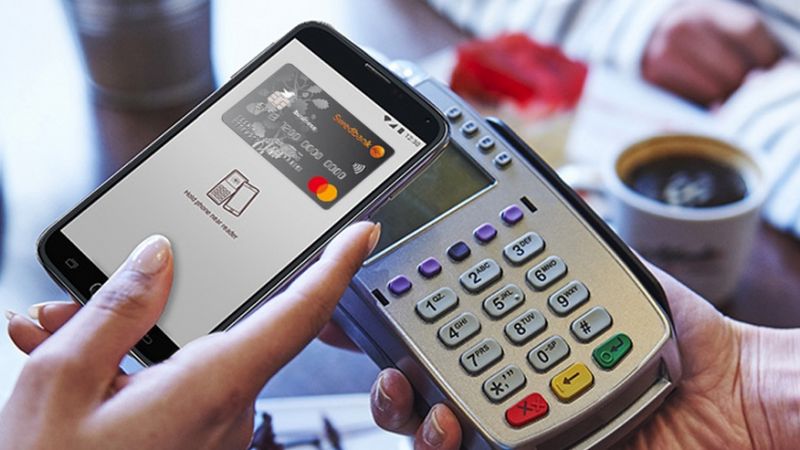 Swedbank korporatīvajiem klientiem nodrošina bezkontakta maksājumus ar viedierīcēm