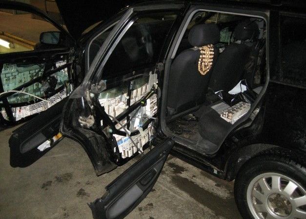 Kontrabandas cigarešu dēļ piecu gada laikā valstij gar degunu aizgājuši 220 miljoni latu