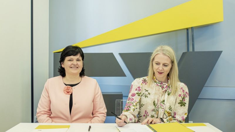 EY un Banku augstskola veidos pirmo Baltijā darba vidē balstītu studiju programmu
