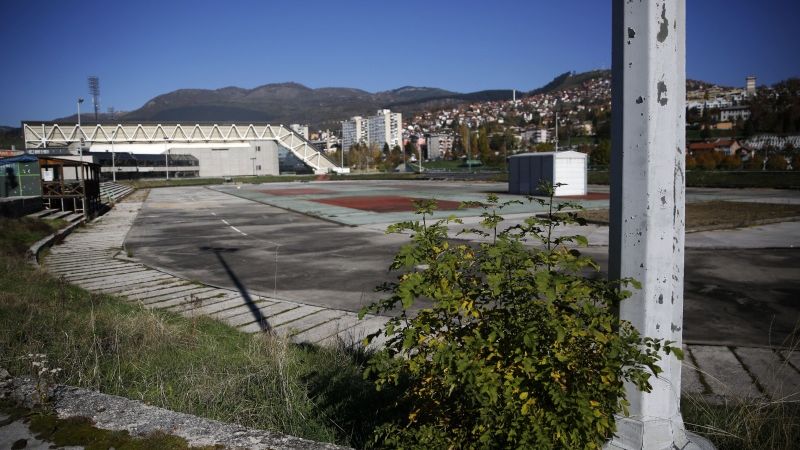 Kamēr Sočos pilnā sparā top jauns Ziemas Olimpisko spēļu komplekss, Sarajevā tas slīgst aizmirstībā un brūk