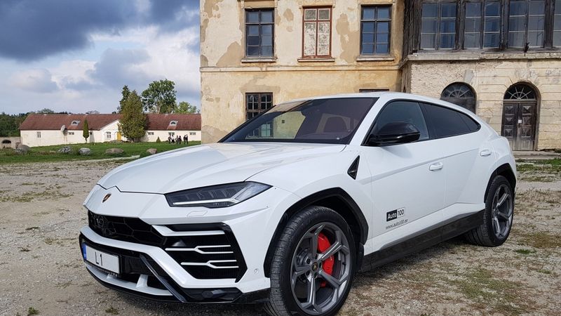 FOTO: Pirmais Lamborghini, kas beidzot ir piemērots Latvijas ceļiem