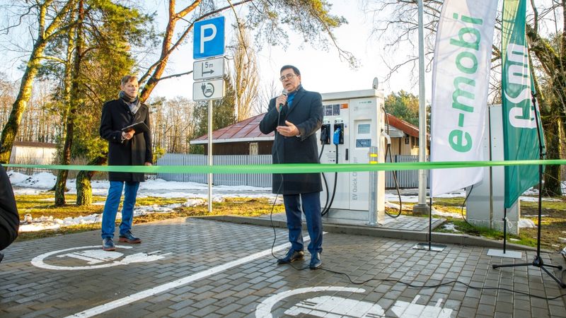 Izveidojot 139 stacijas, pabeigts CSDD elektroauto ātrās uzlādes tīkla projekts