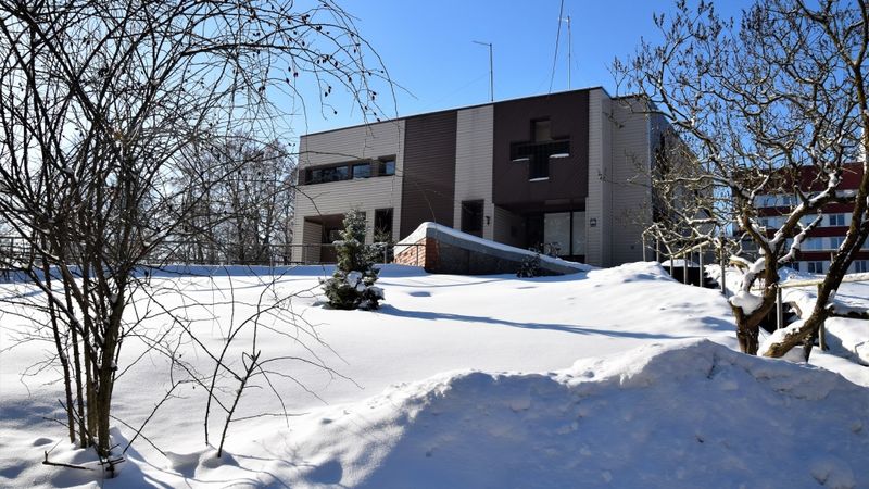 Par pusmiljonu eiro izbūvētas jaunas telpas NMPD brigādēm Imantā
