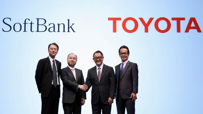 Toyota un SoftBank paziņo par sadarbību autonomās vadības automobiļu jomā