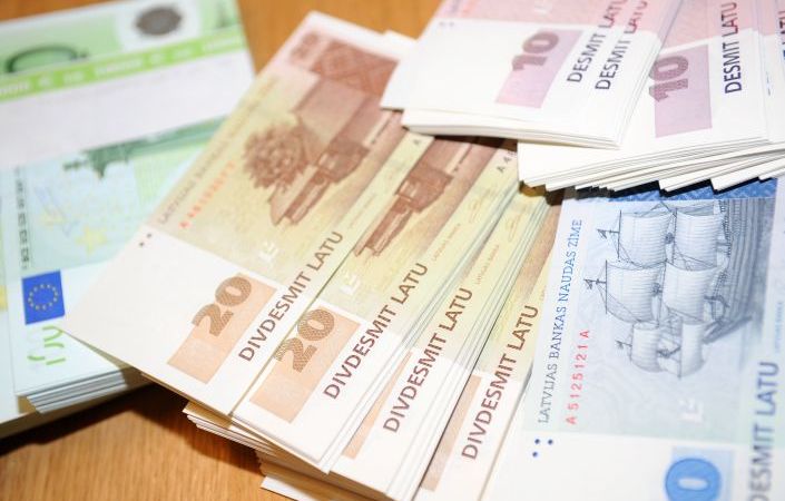Latvijai piektais mazākais valsts parāds ES