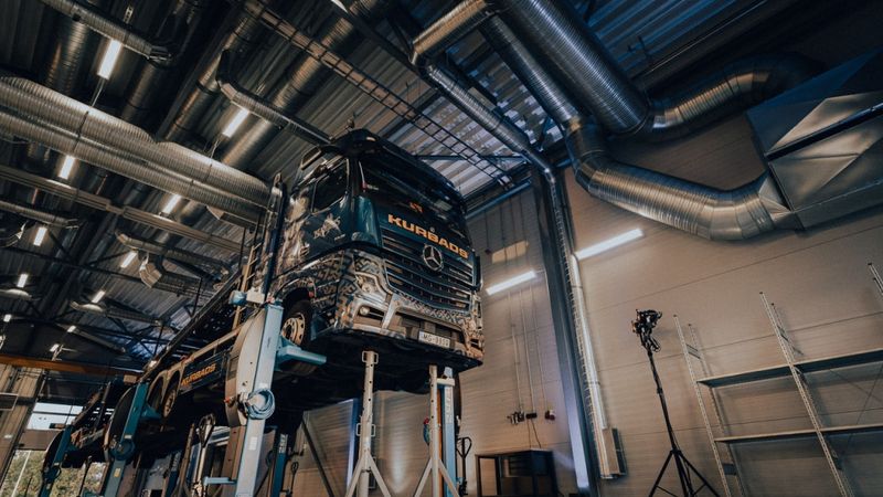 Investējot 1,4 miljonus eiro, Kurbads un Ko izveido kravas auto servisu