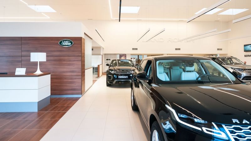 Uzsāk lielākā Jaguar Land Rover autosalona būvniecību Baltijā