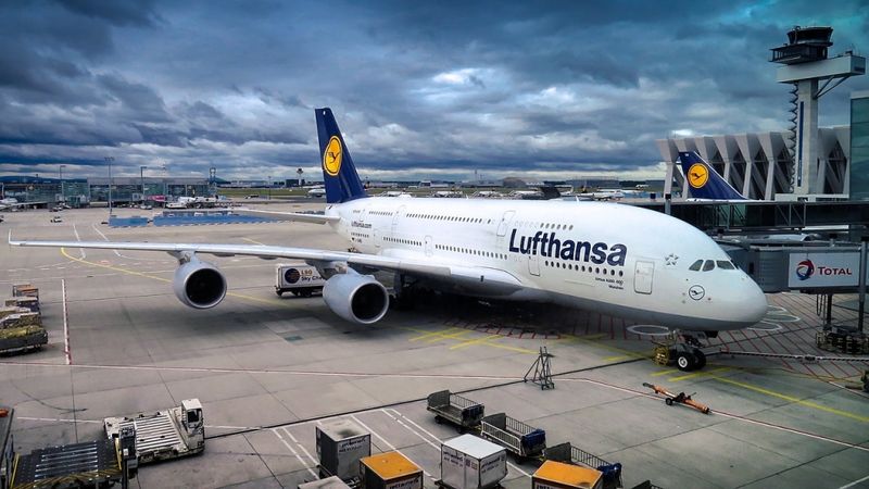 Streika dēļ Lufthansa trešdien atcels līdz 90% reisu
