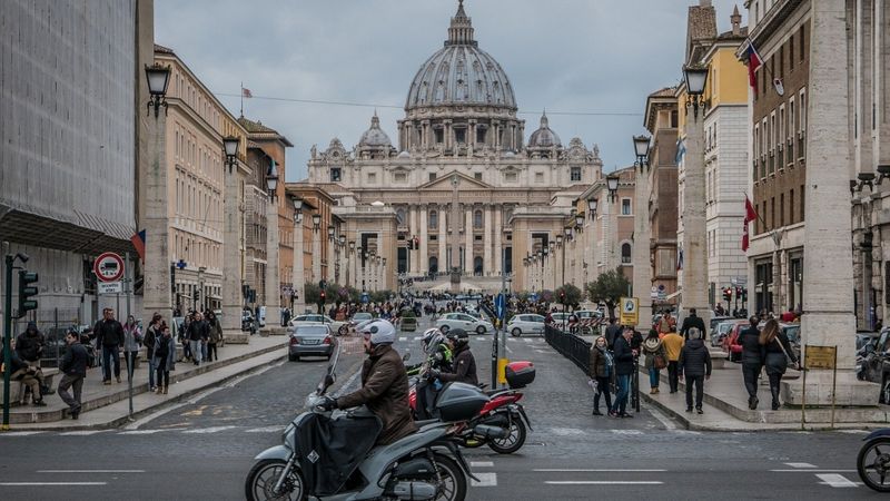 Itālija atceļ prasību tūristiem uzrādīt Covid-19 testus un potēšanās sertifikātus