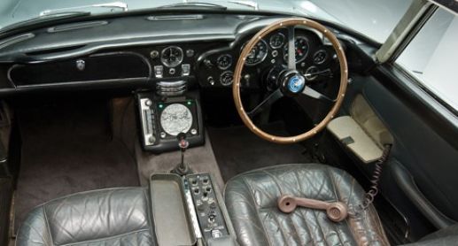 Izsolot Džeimsa Bonda Aston Martin, iegūst ievērojami mazāk nekā cerēts