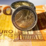 Latvija ar valsts ilgtspējīgo obligāciju emisiju piesaistījusi miljardu eiro