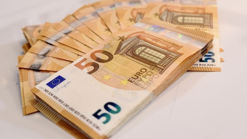 Vidējā bruto darba alga pērn Latvijā pieaugusi par 11,9%