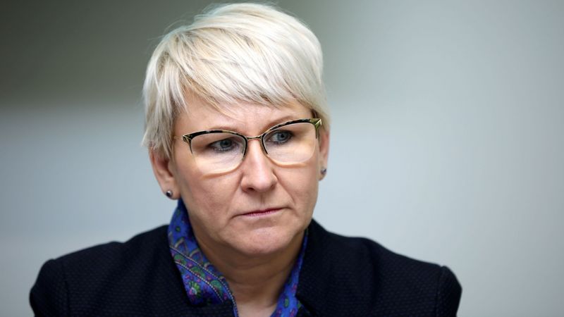 Sākts kriminālprocess par aplokšņu algu izmaksām kādā stikla apstrādes uzņēmumā