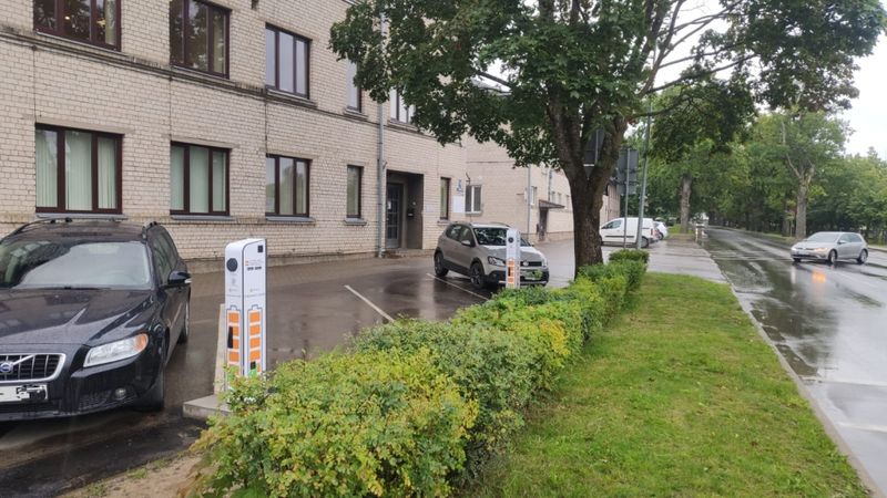 Elektroauto uzlādes vietas vēl četrās Latvijas pilsētās