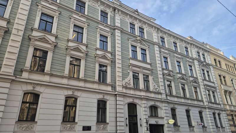 FOTO: Pārdošanā nonācis vēsturisku ēku ansamblis Klusajā centrā