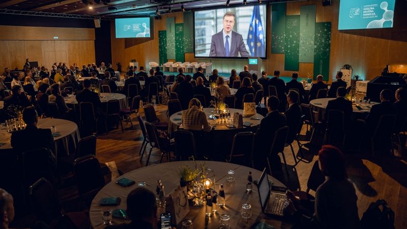 Valdis Dombrovskis: farmācijas nozare ir svarīga ekonomikas izaugsmei