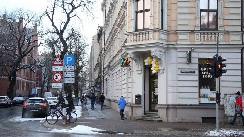 Biznesa vieta: Bruņinieku iela - raiba kā uzbeku kleita