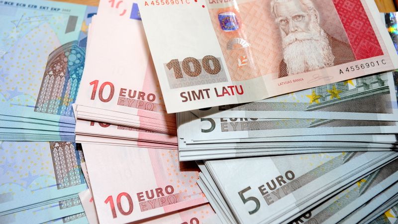 Kamēr Eiropā bankās prēmijas plāno cirpt, Latvijā bonusi varētu augt