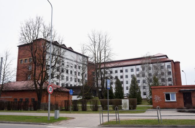 Turpinot šķetināt iepirkumu lietu, veic kratīšanas arī Bauskas un Jelgavas slimnīcās