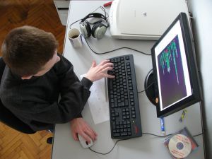Programmētājs pametis darbu, jo viņa alga bijusi pārāk liela