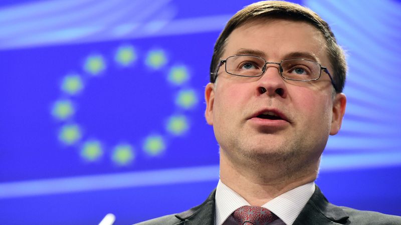 Dombrovskis: Eirozona atbalsta Grieķijas palīdzības programmas termiņa pagarināšanu