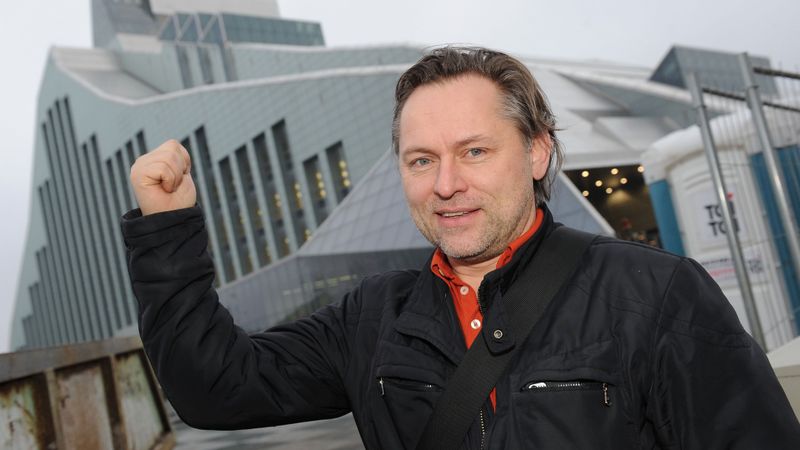 Latvijas ražotāji apmēbelēs jauno bibliotēku