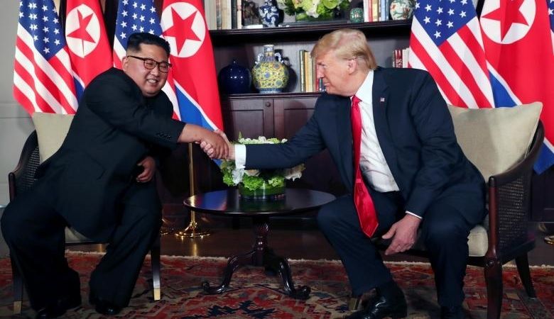 Tramps un Kims samitā paraksta kopīgu dokumentu