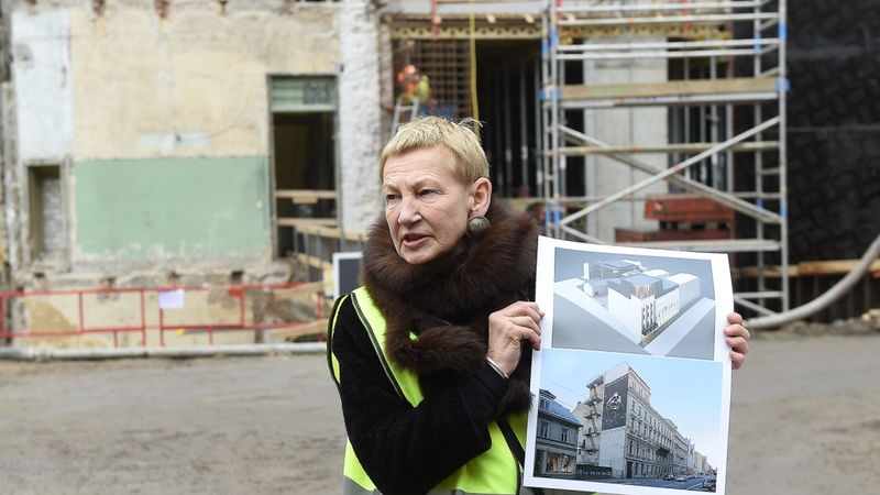 FOTO: Jaunā Rīgas teātra jaunbūves pamatos iemūrēta laika kapsula