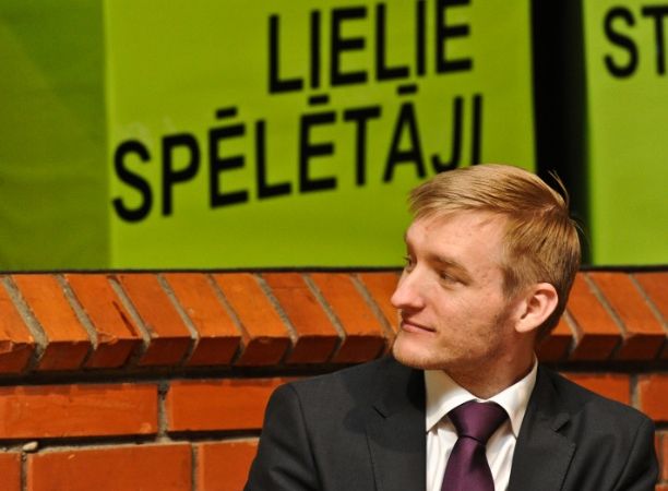 Laikraksts: Sprūdžs lielāks nodokļu «optimizētājs» nekā Zaķis