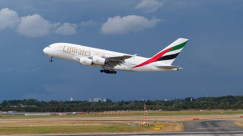 Emirates aizliedz lidmašīnās pārvadāt peidžerus un rācijas