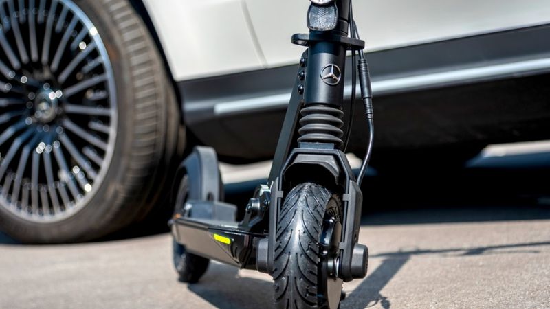 Mercedes-Benz piedāvās arī savu elektroskūteri