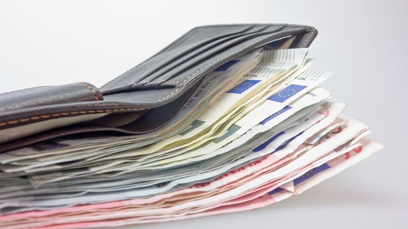 Dažu jomu speciālistu noturēšanai valsts pārvaldē ieviesīs īpašu koeficientu lielākai algai