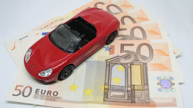 Papildināta - KP aicina Finanšu ministriju izvērtēt iespēju noteikt OCTA prēmijas maksimālo apmēru