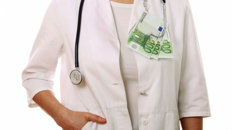 Latvijā sievietes ar augstāko izglītību pelna vidēji par 20% mazāk nekā vīrieši