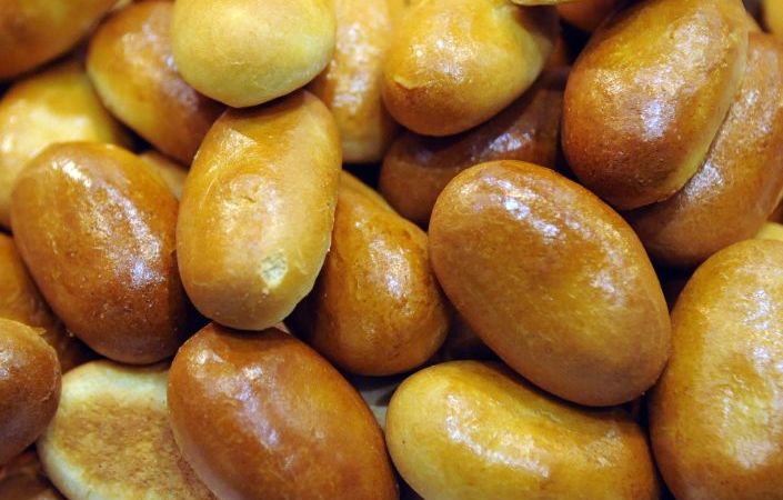 Papildināta - Latvijā ražotos pīrādziņos Anglijā konstatē zirga gaļu