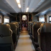 Dārgās degvielas dēļ Lietuvā būs 50% atlaide vilcienu un tālsatiksmes autobusu biļetēm