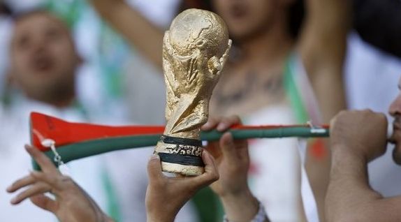 Kolumbijā konfiscēta no kokaīna darināta futbola čempionāta trofejas kopija