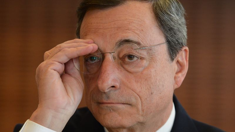 Naudas plūdi no ECB ieilgs