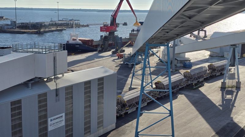 LNK Industries nodod ekspluatācijā sēra pārkraušanas termināli Somijā