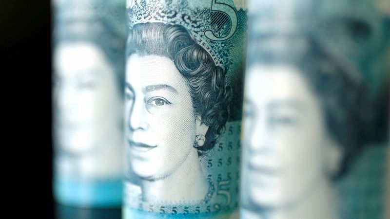 Biržu indeksi krītas ASV un pieaug Eiropā, britu mārciņas vērtība sarūk