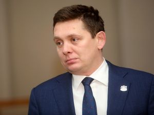 Drošības policijā sākta pārbaude par Kaimiņa kabinetā atrasto priekšmetu