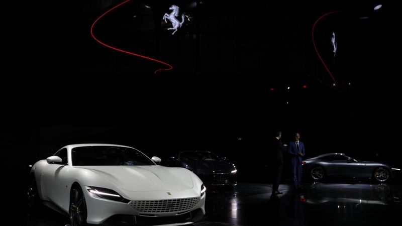 Ferrari prezentē jaunu automašīnas modeli - Roma