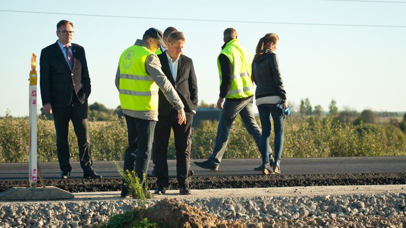 Matīss pārbauda reģionālos autoceļus Vidzemē un Latgalē
