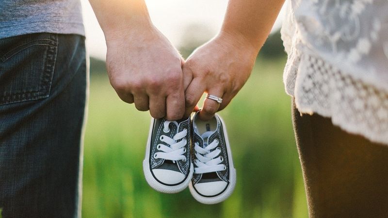 Tiesībsargs: Nodokļu reformas dēļ ķīlnieka lomā ir jaunās māmiņas un ģimenes ar bērniem