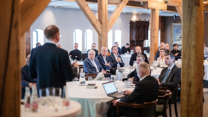 FOTO: Liepājā aizvadīta Kapitāla tirgus akadēmija, pulcējot Kurzemes reģiona uzņēmējus