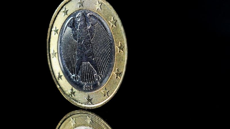 Aizdomās par naudas atmazgāšanu Deutsche Bank birojos veic kratīšanas